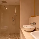 Апартаменты Maison De Charme With Private Jacuzzi