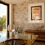 Апартаменты Maison De Charme With Private Jacuzzi