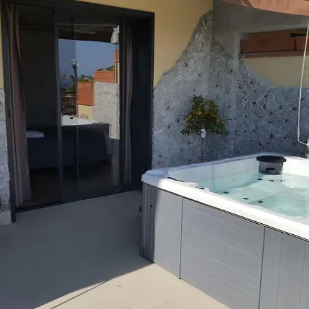 Apartment Maison De Charme With Private Jacuzzi Taormina