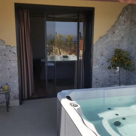 Apartment Maison De Charme With Private Jacuzzi Taormina